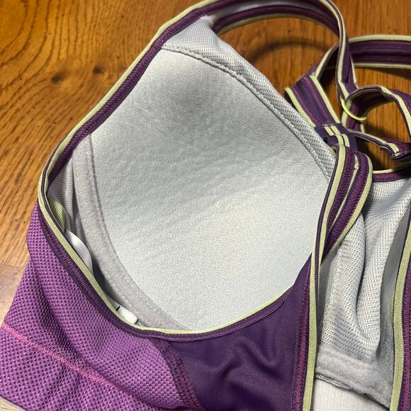 Brooks Moving Comfort Wireless Padded Sports Bra Size Small - Picture 5 of 9
